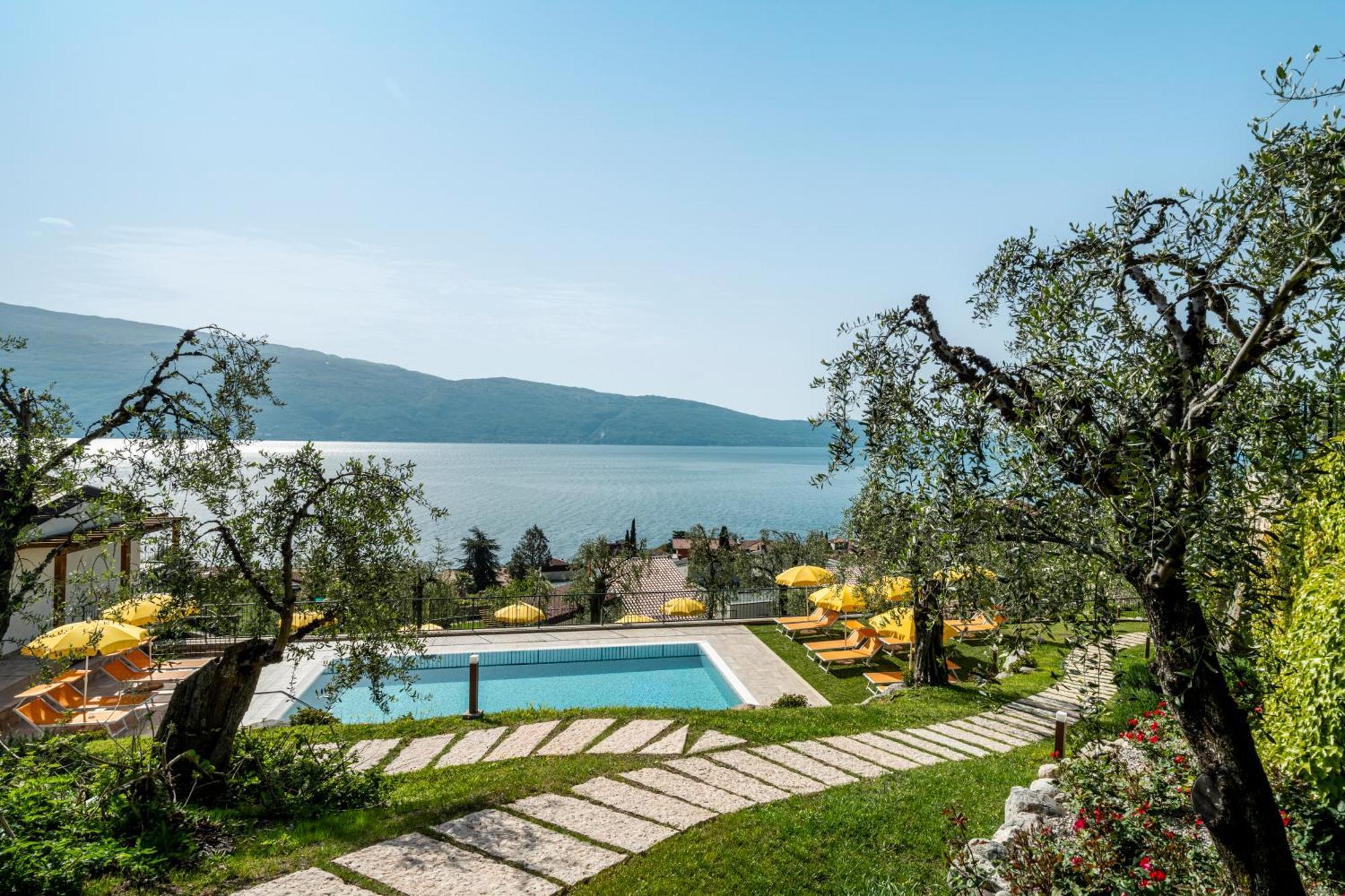 Dany Con Cucina Vista Piscina E Parcheggio Aparthotel Gargnano