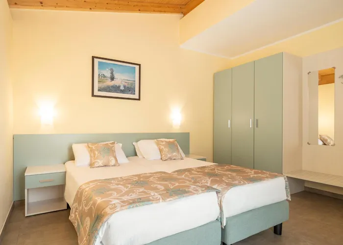 Residence Dany appartamenti con cucina vista lago piscina e parcheggio