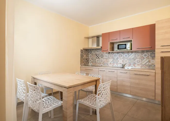 Residence Dany appartamenti con cucina vista lago piscina e parcheggio