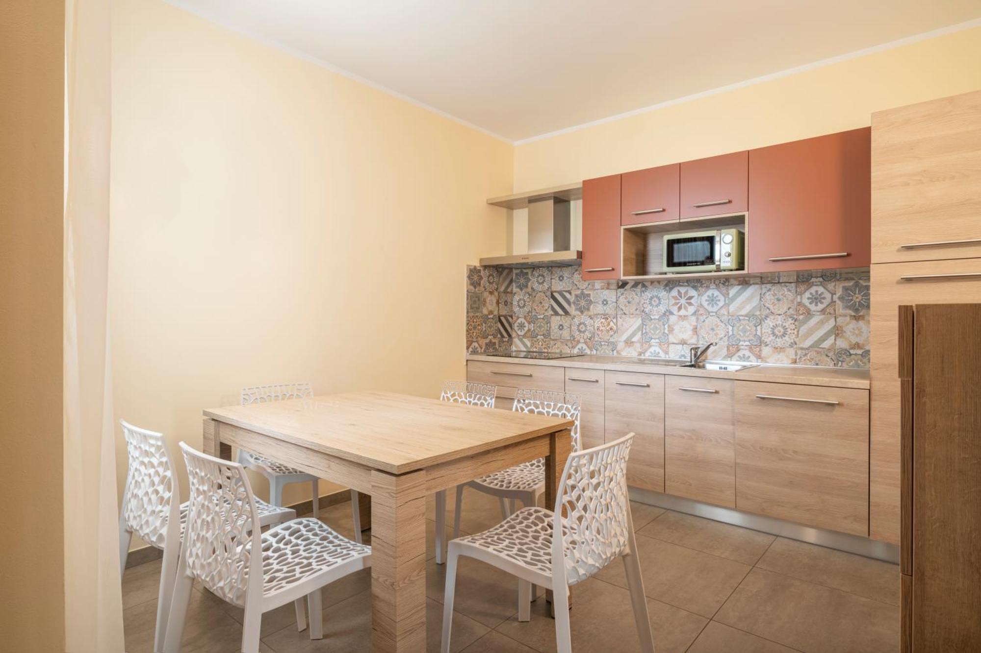 Dany Con Cucina Vista Piscina E Parcheggio Aparthotel Gargnano